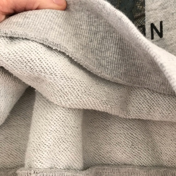 Forever 21 New York City Graphic Sweatshirt - Picture 5 of 5